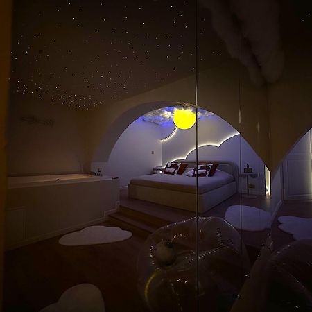 Moon Room, Nuit Insolite - Ollioules Toulon Var Exterior photo