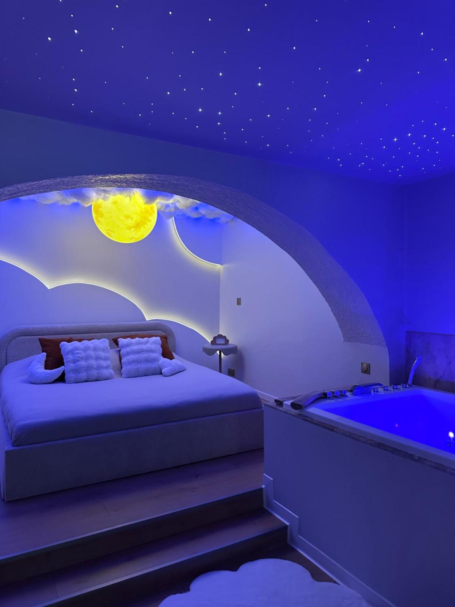 Moon Room, Nuit Insolite - Ollioules Toulon Var Exterior photo